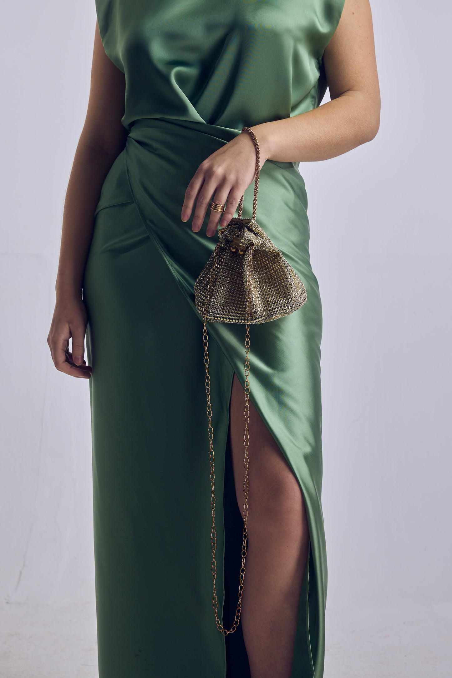 Mini Pouch Gala – Dorado con Cadena
