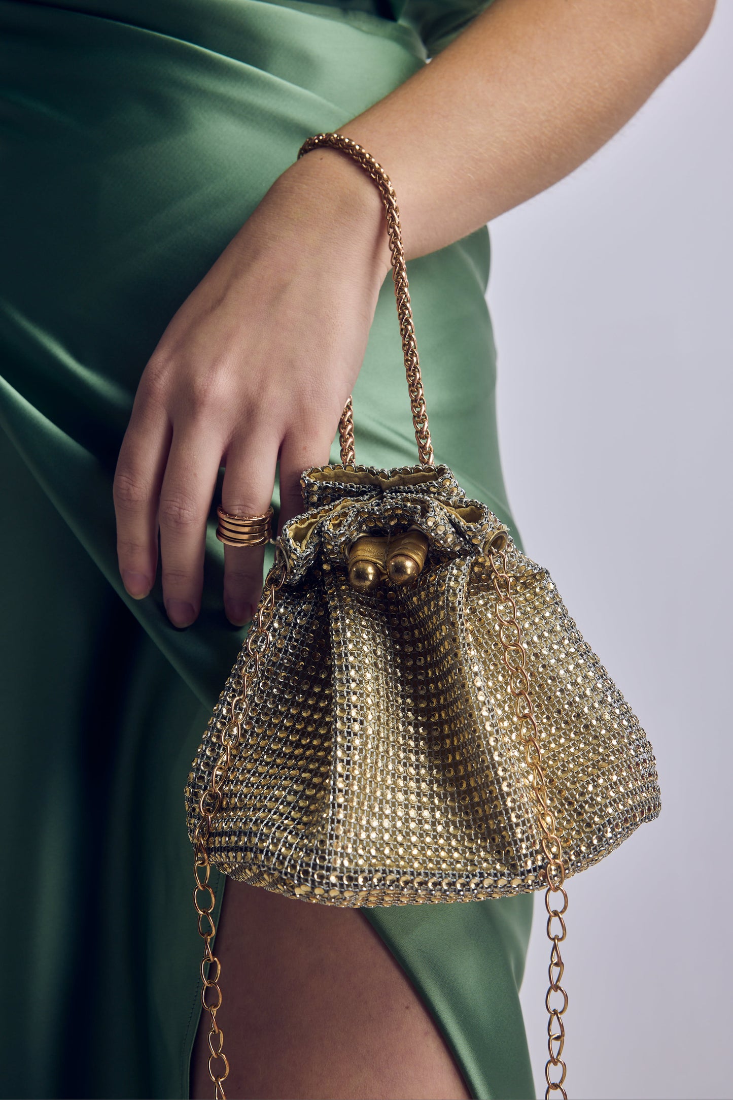Mini Pouch Gala – Dorado con Cadena