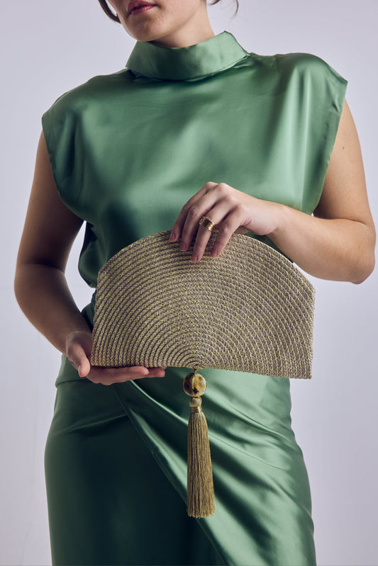 Clutch Duna – Dorado con Borla Elegante