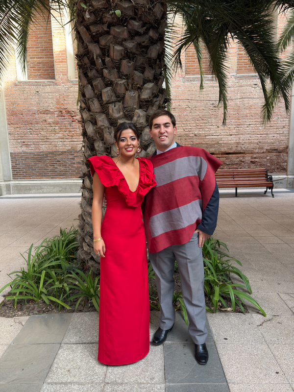  con Vestido Rojo