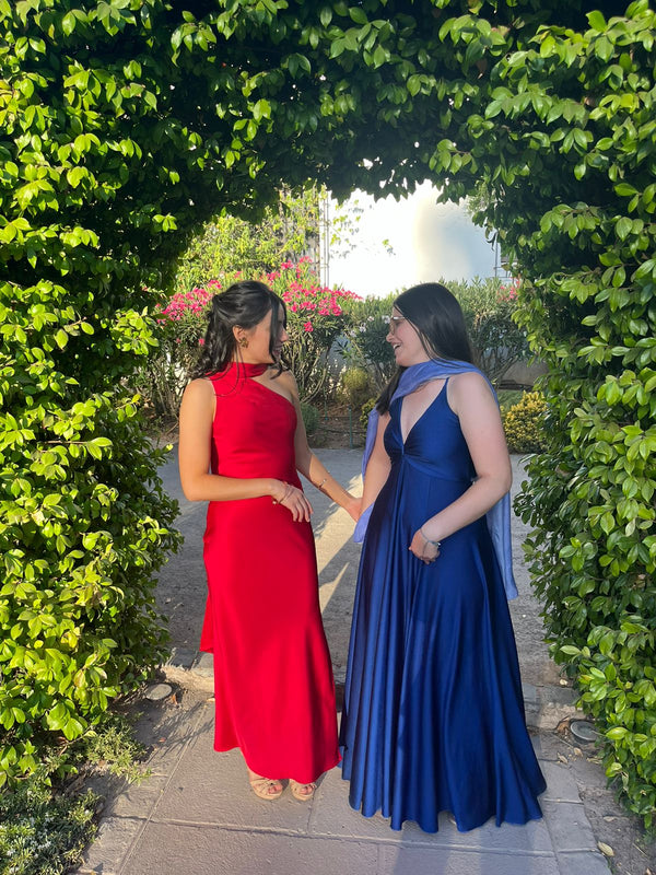  con Vestido Abril Rojo