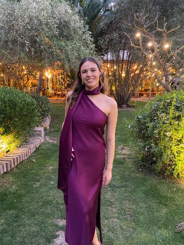  con Vestido Abril Ciruela