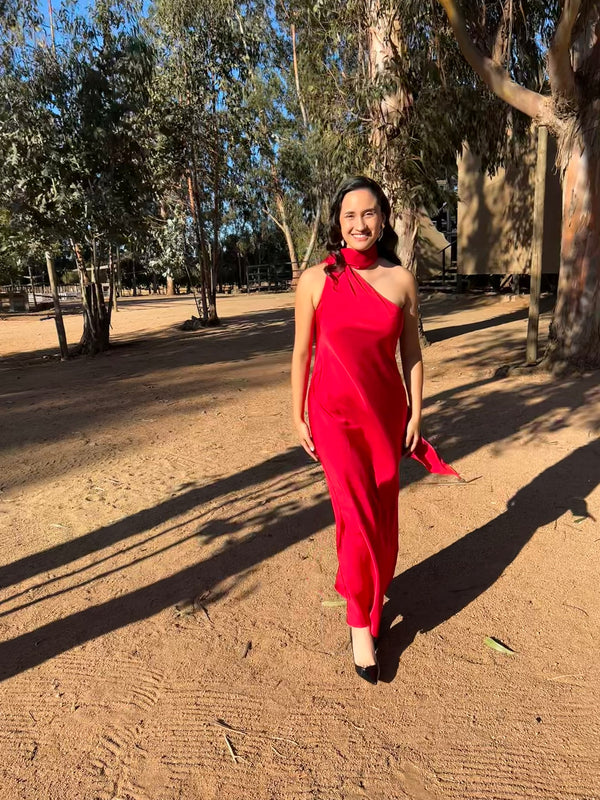 con Vestido Abril Rojo