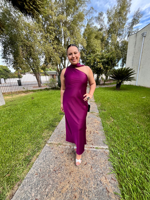  con Vestido Abril Ciruela