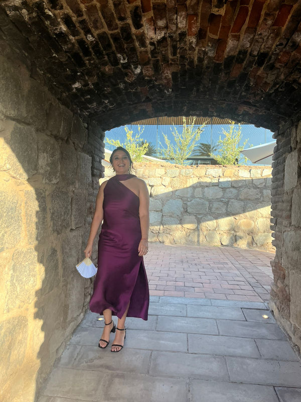  con Vestido Abril Ciruela