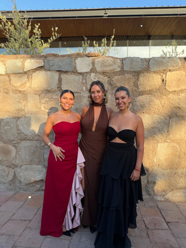  con Vestido Macarena Granate