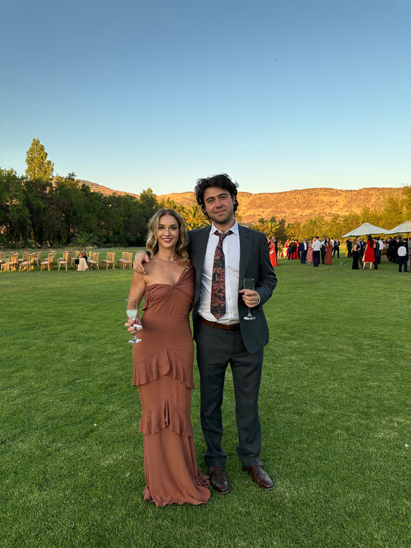  con Vestido Makira con chal Tobacco